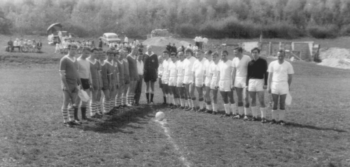 Von der Fußballwiese zum Waldstadion